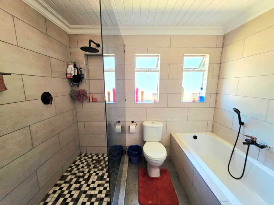 4 Bedroom Property for Sale in Generaal De Wet Free State